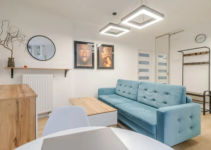 Strzelecka Bright By Bookinghost