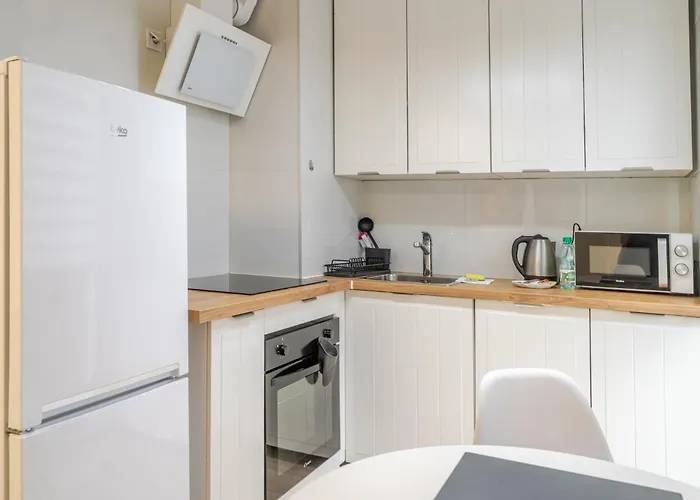 Strzelecka Bright By Bookinghost